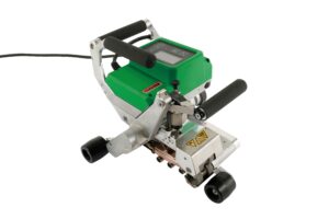 Vista principal de la máquina automática Leister COMET 500 para soldadura por cuña caliente de geomembranas