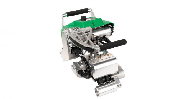 Soldadora automática Leister GEOSTAR G5 usada para unir geomembranas HDPE con precisión y alta confiabilidad en obras de ingeniería civil