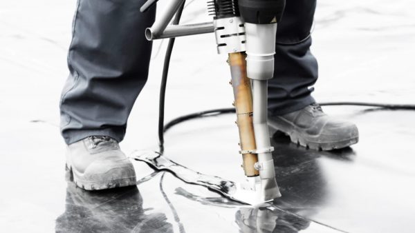 Soldadura de geomembranas con la extrusora WELDPLAST 605 en aplicaciones de impermeabilización de suelos y reservorios