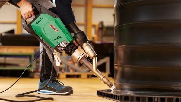 Extrusora WELDPLAST 600, recomendada para la construcción de tanques y contenedores plásticos en proyectos industriales