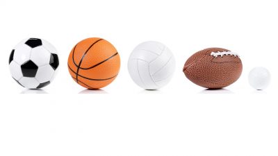 Pelotas deportivas ilustrando el uso de calefacción infrarroja KRELUS de Leister en la producción de bienes de consumo y artículos deportivos