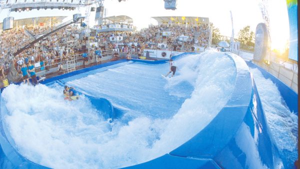 Fabricación y soldadura de toboganes y piscinas en PEAD, utilizando extrusoras manuales y equipos automáticos Leister para máxima seguridad y resistencia