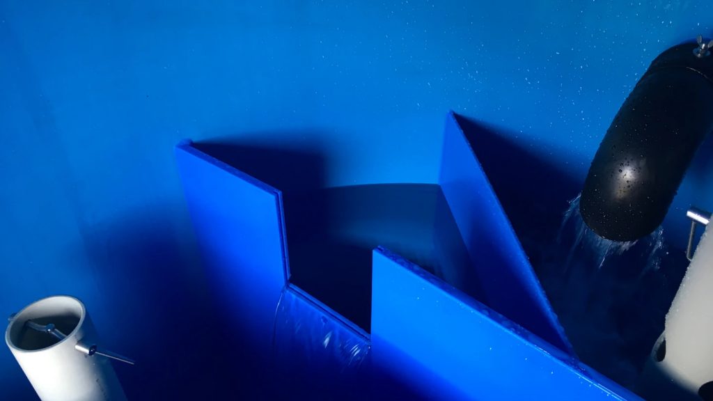 Fabricación de tanques plásticos con extrusoras Leister, garantizando uniones homogéneas y selladas para aplicaciones industriales