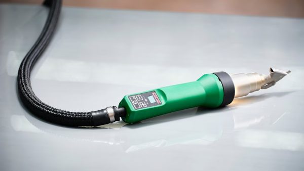 Soldador de aire caliente Leister PENWELD A con luz LED integrada para iluminar la zona de soldadura