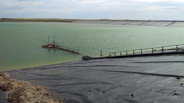 Lagunas de decantación revestidas con geomembranas soldadas con tecnología Leister para minería