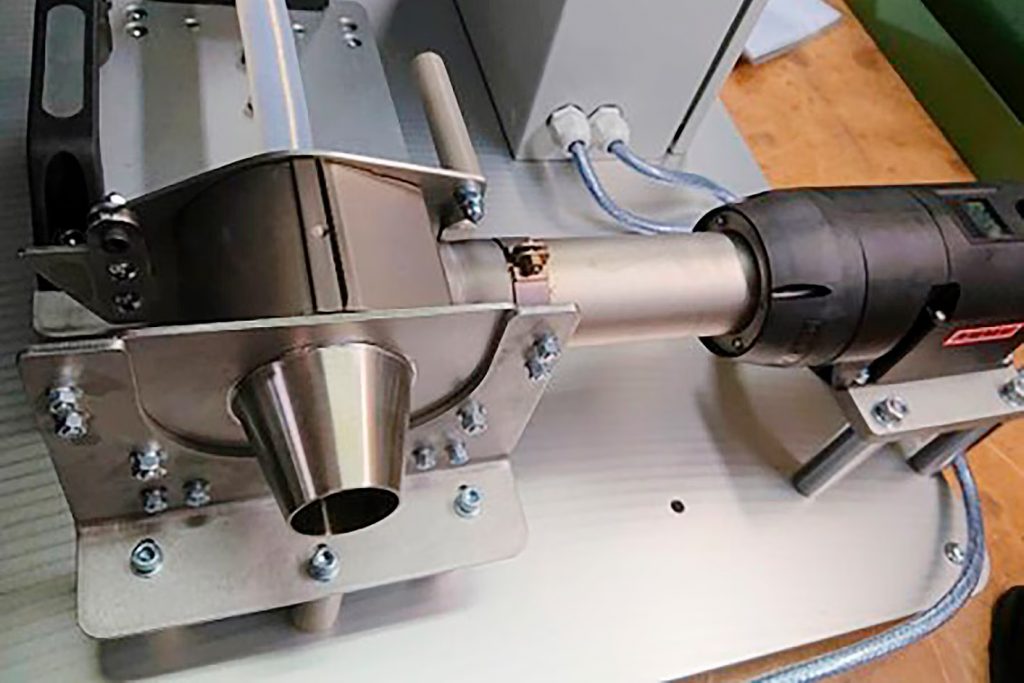 Equipo expansor de mangueras con soplador de aire caliente Leister MISTRAL 6 SYSTEM integrado para calentamiento seco y seguro de PTFE