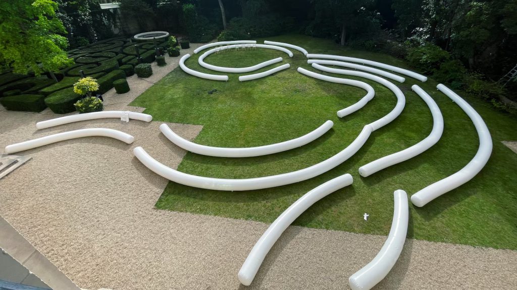 Obras de arte inflables para eventos fabricadas con soldaduras rectas y continuas usando Leister SEAMTEK