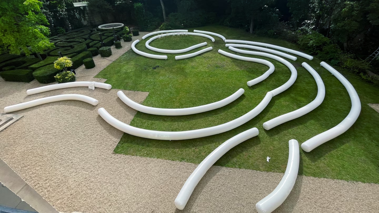 Obras de arte inflables para eventos fabricadas con soldaduras rectas y continuas usando Leister SEAMTEK