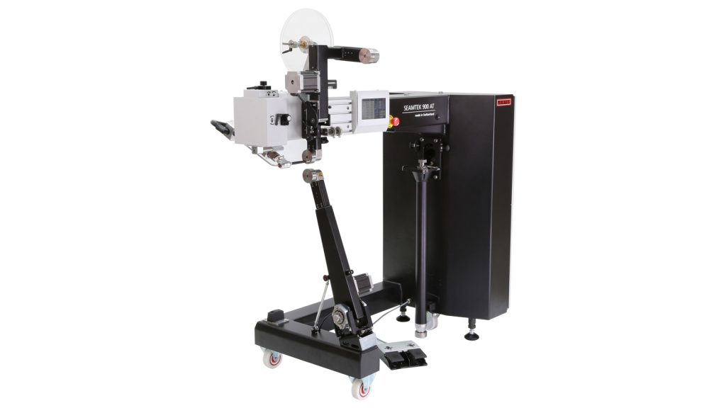 Máquina de soldadura Leister SEAMTEK 900 AT empleada en la fabricación de lonas en Sudáfrica