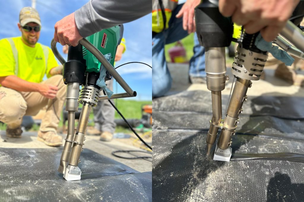 Demostración de soldadura por extrusión con la Leister WELDPLAST 605 sobre geomembranas en un vertedero, realizada por el equipo técnico de Leister