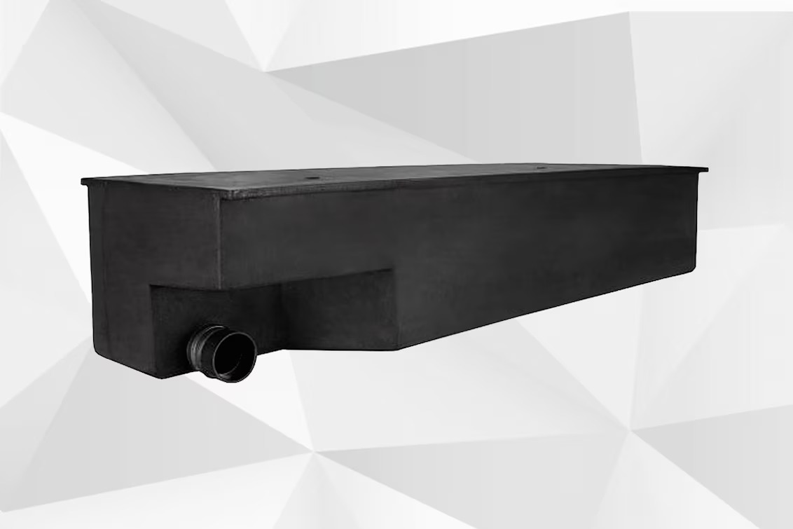 Tanque de residuos negro para motorhome (PEAD/PP) con salida lateral, componente que requiere soldaduras a prueba de fugas realizadas con Leister