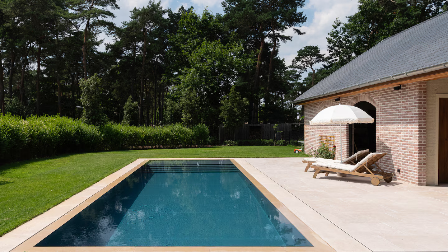 Piscina de polipropileno fabricada por Flexline utilizando la tecnología de soldadura de precisión Leister