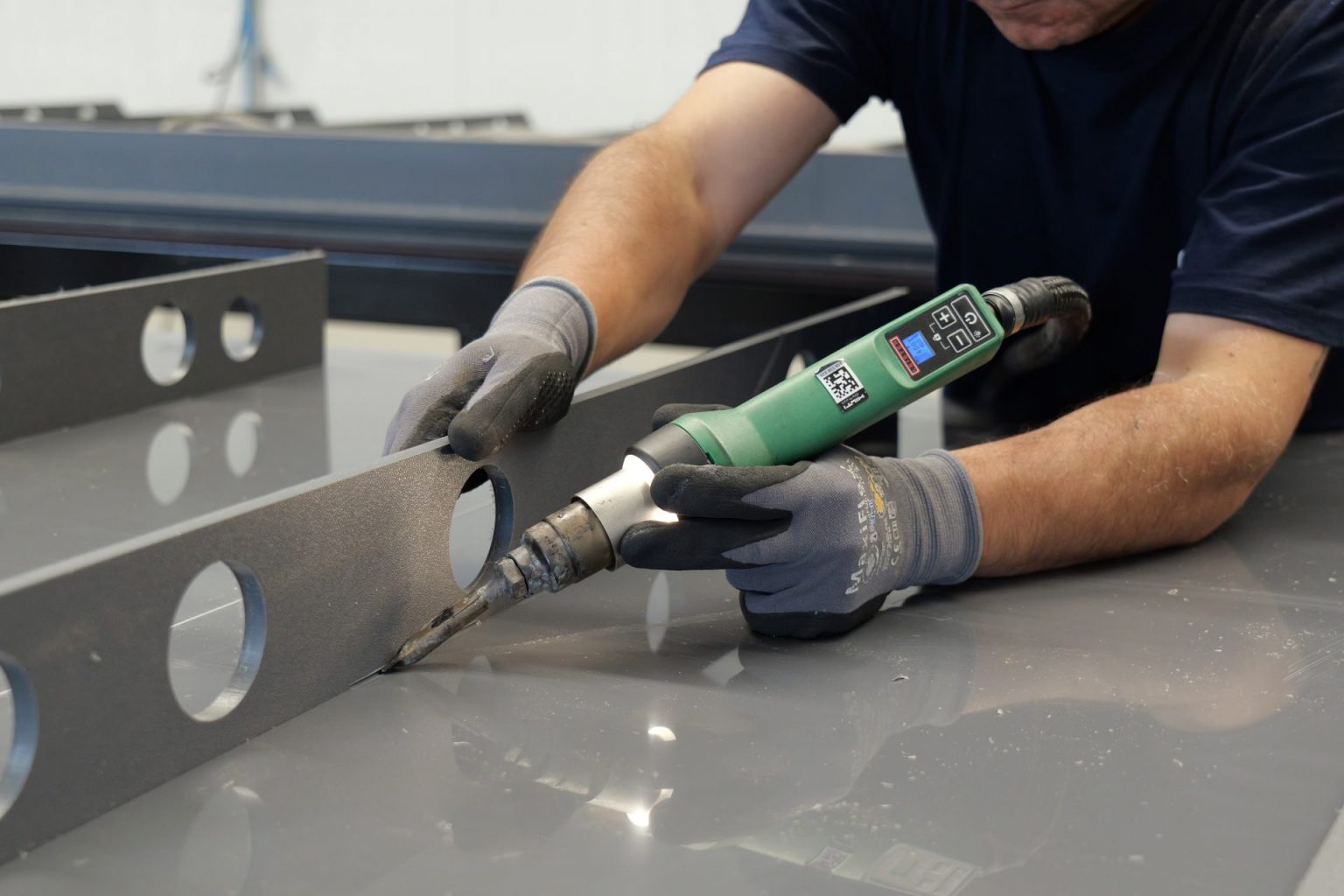 Diseño personalizado de piscina monobloque, cuyos detalles fueron soldados con precisión utilizando la Leister PENWELD A