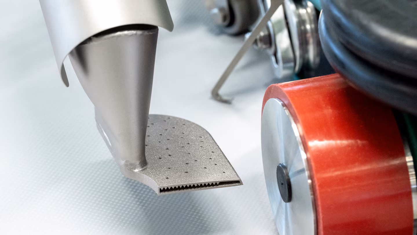 Detalle de la boquilla de la Leister UNIPLAN 310 para soldadura eficiente en aplicaciones estándar.