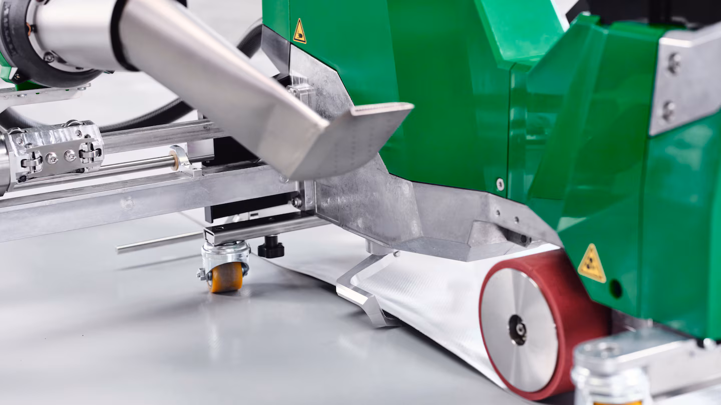 Funciones de inicio/parada automática y elevación de la Leister VARIANT 700 para mejorar seguridad y eficiencia de soldadura