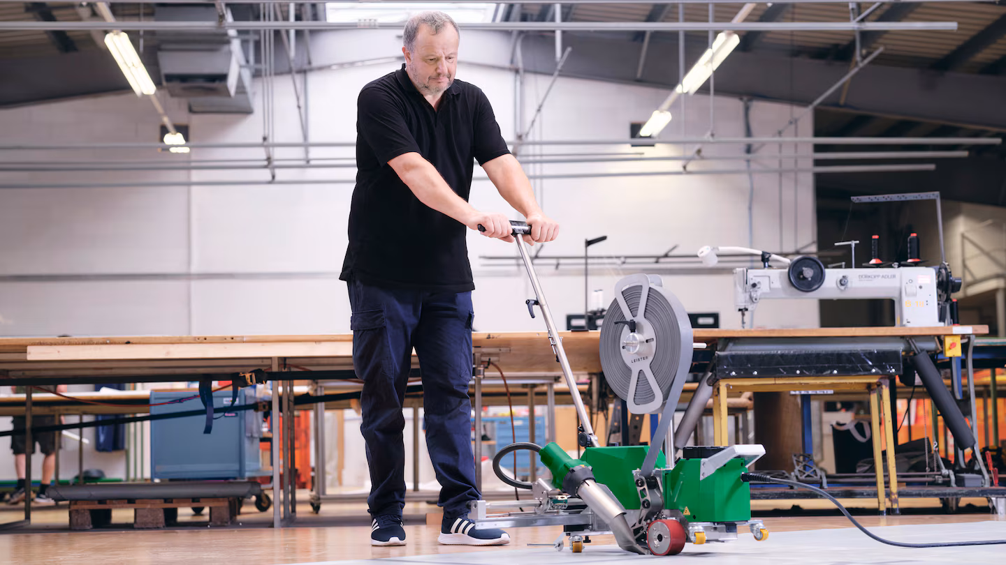 Diseño modular de la Leister VARIANT 706 para cambiar de spriegel a soldadura por solape o con cinta