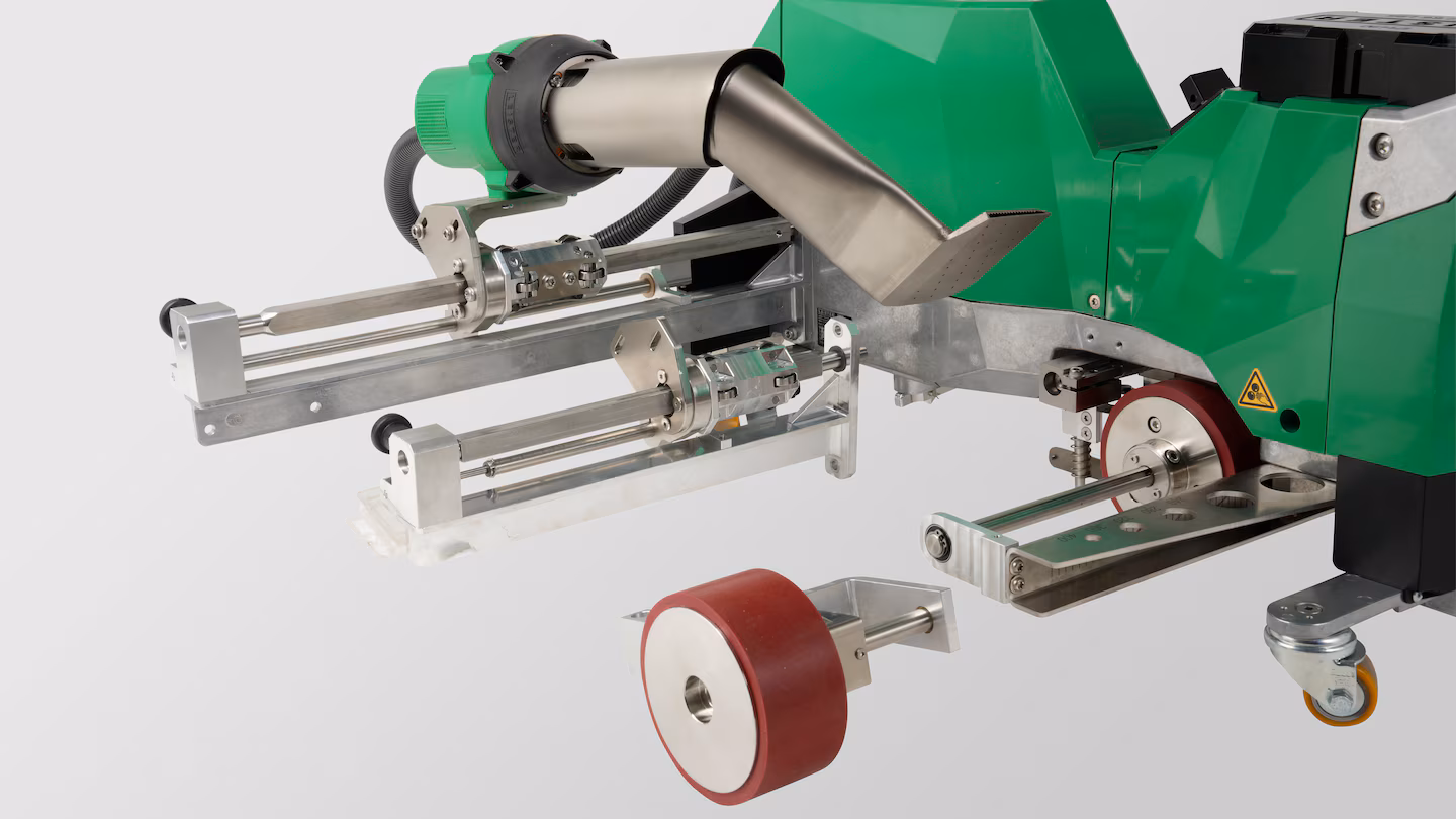 Diseño modular de la Leister VARIANT 706 para cambiar de spriegel a soldadura por solape o con cinta