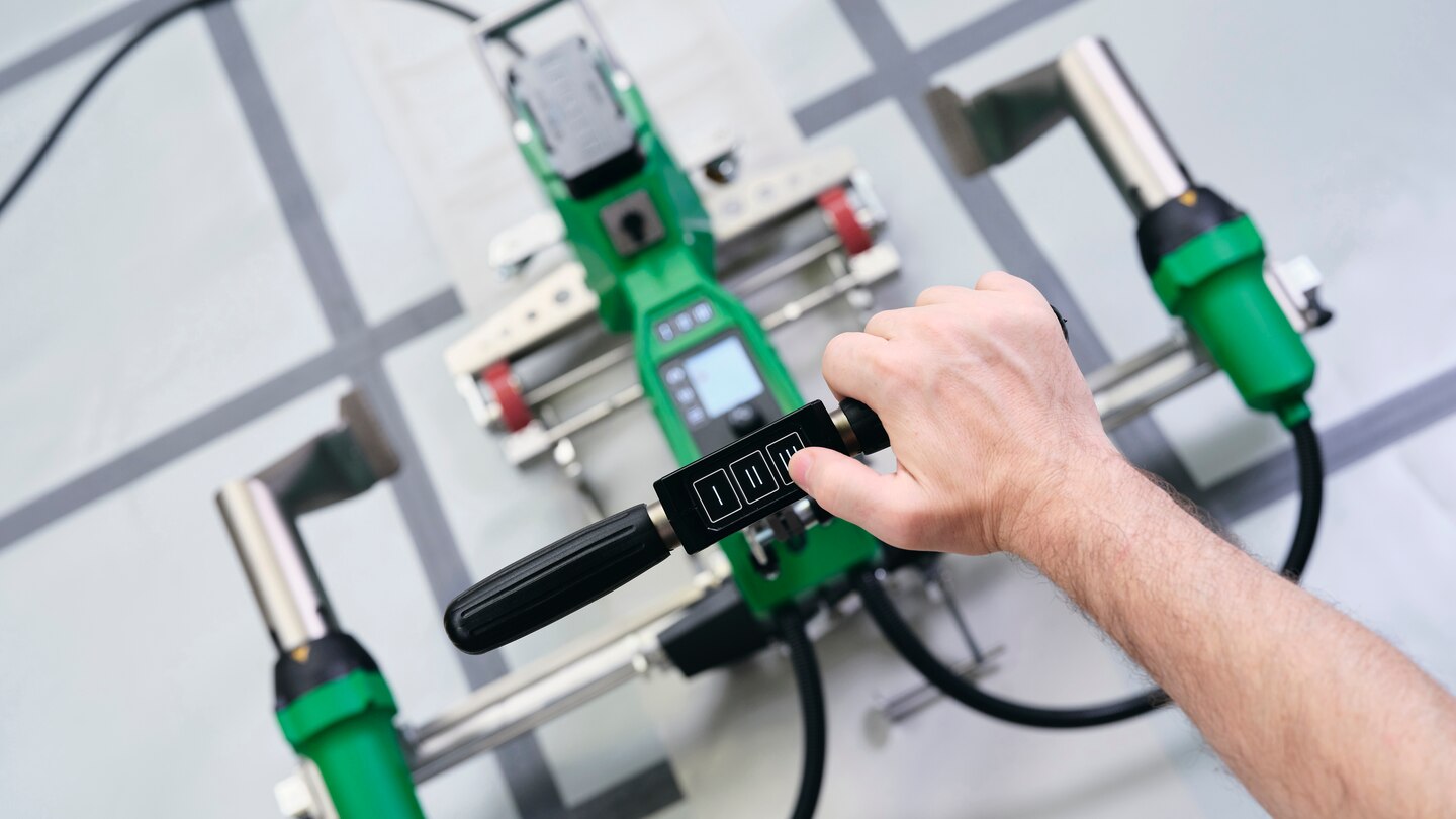 Leister VARIANT 708, arranque y parada automática con funciones de boquilla in/out para mayor seguridad y eficiencia operativa