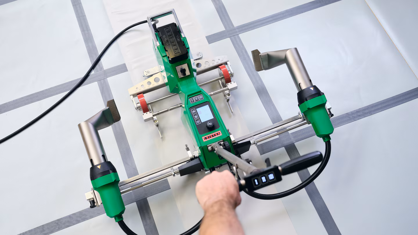 Leister VARIANT 708, sistema de doble boquilla para soldadura simultánea de dos cintas antivandalismo de 25 mm