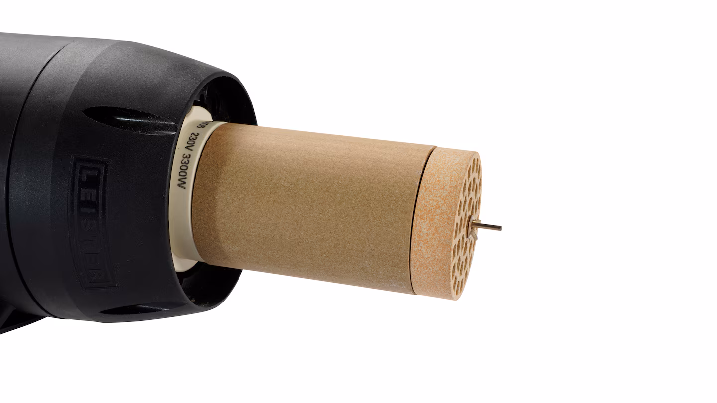 Leister MISTRAL 6 SYSTEM con sonda de temperatura integrada para mayor precisión en calentamiento industrial